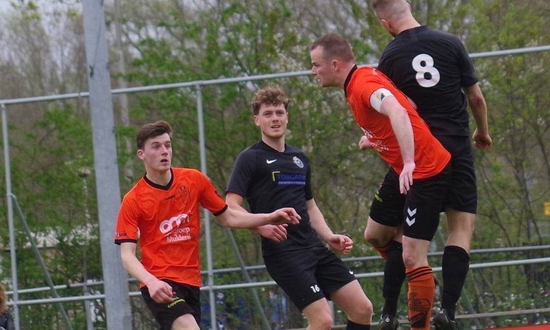 Hollandscheveld verliest van zichzelf Dramatische eerste helft basis voor verlies