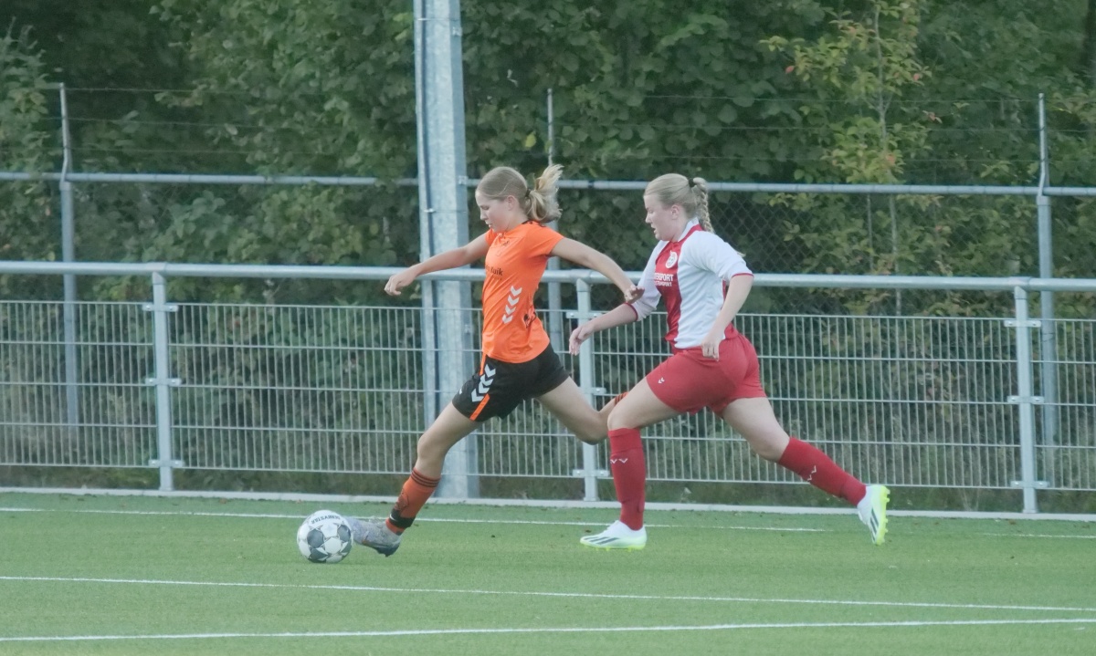 Dames Hollandscheveld starten bekertoernooi met negenklapper