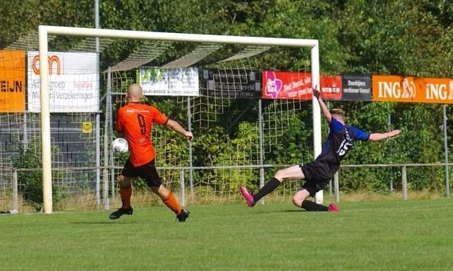 Hollandscheveld scoort er op los