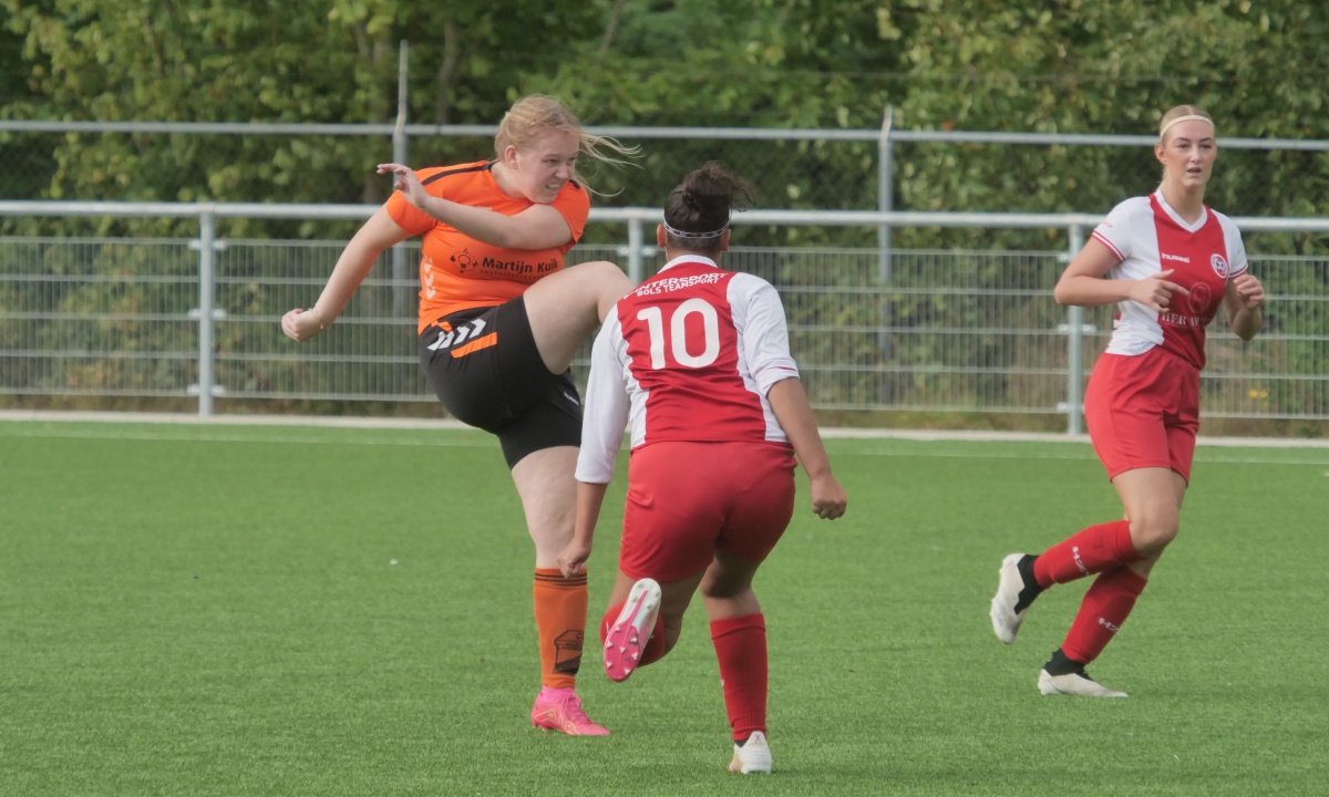 Dames Hollandscheveld zijn HZVV wederom de baas