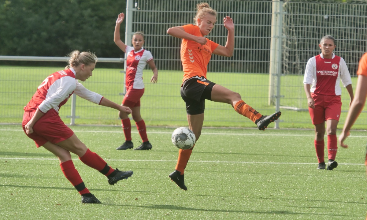 Dames Hollandscheveld zijn HZVV wederom de baas