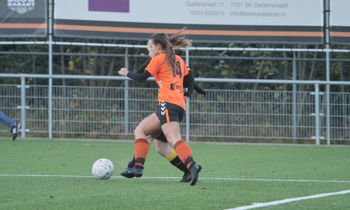 Dames Hollandscheveld buigen achterstand om in winst