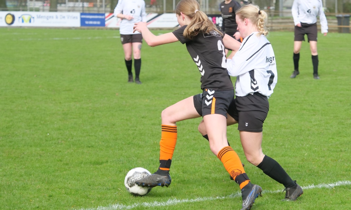 Dames Hollandscheveld boeken belangrijke overwinning op Klazienaveen