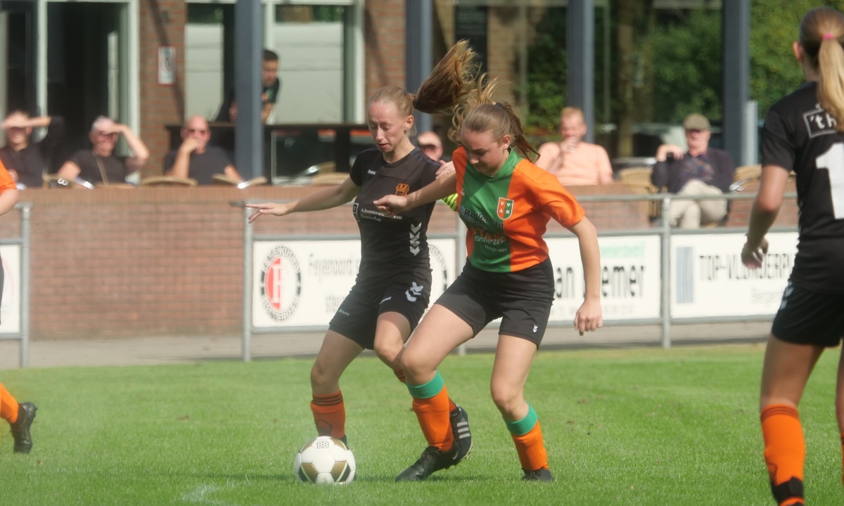 Dames Hollandscheveld boekt overwinning op VVAK