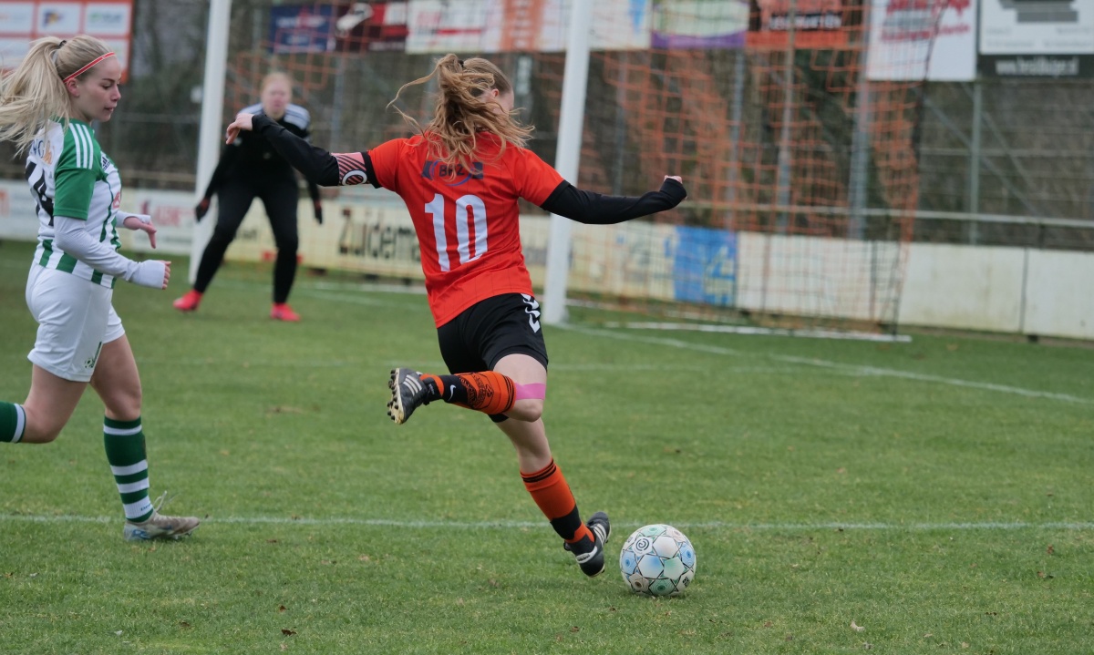 Hollandscheveld Vr. 1 boekt belangrijke overwinning op Drenthina