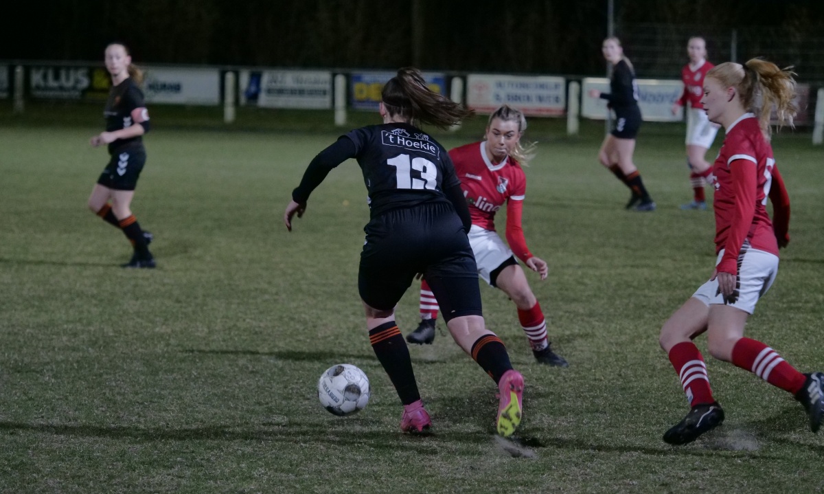 Vrouwen Hollandscheveld neemt punten mee naar huis uit Dwingeloo