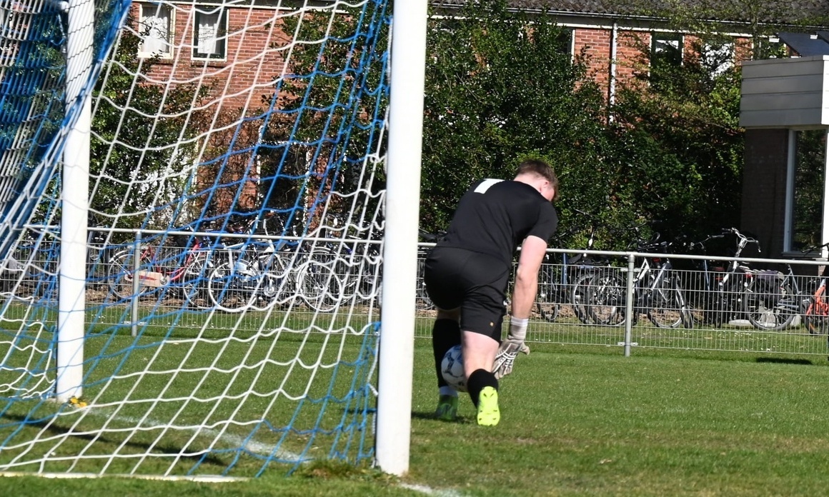 Hollandscheveld doet met overwinning op SJS goede zaken