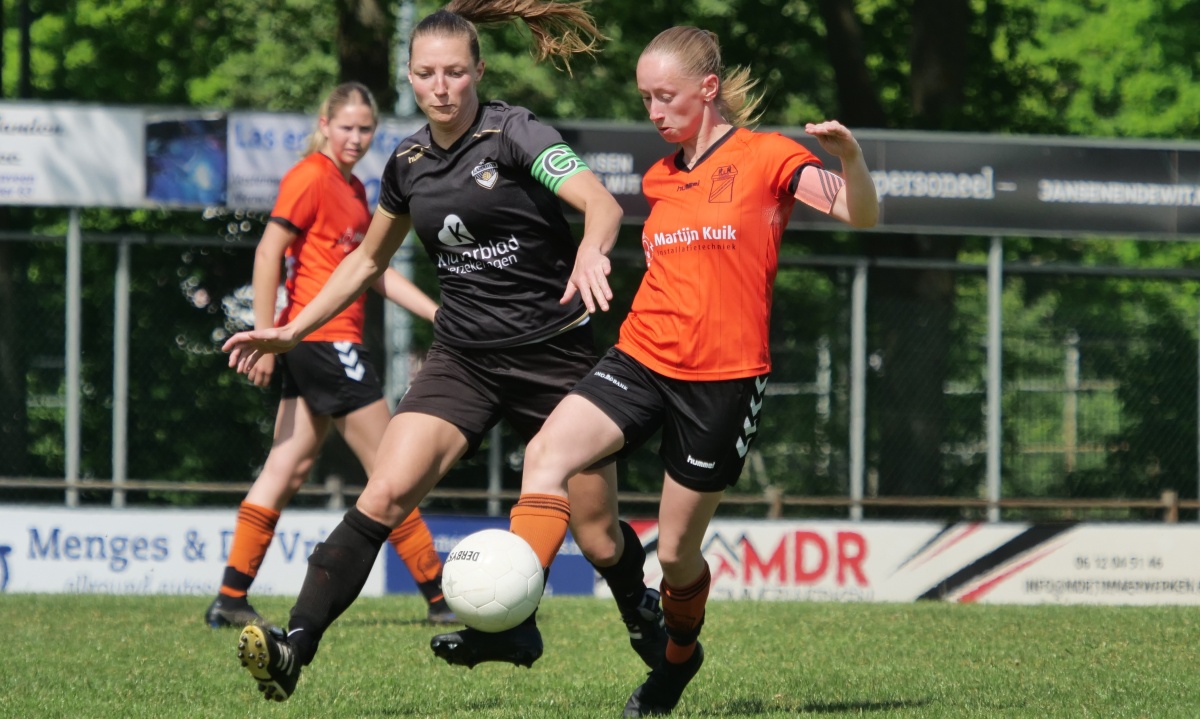 Winst op Klazienaveen brengt de dames van Hollandscheveld op de drempel van het kampioenschap