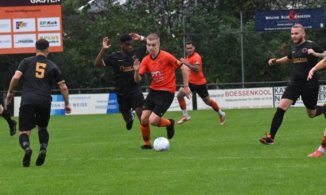 Hollandscheveld in blessuretijd naast CSVC