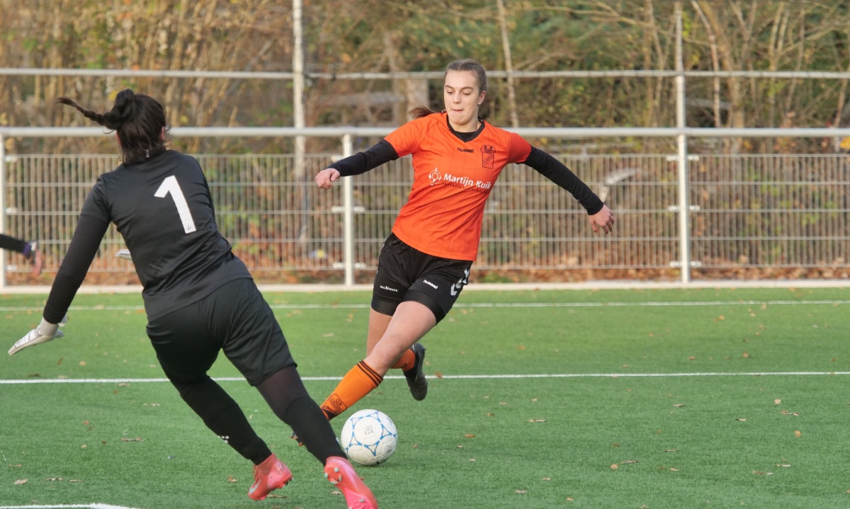 Dames Hollandscheveld vergeet te scoren en laat daarmee twee punten liggen