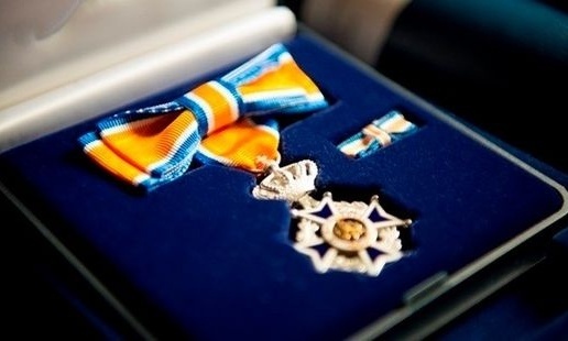 ONDERSCHEIDING LEDEN v.v.HOLLANDSCHEVELD	