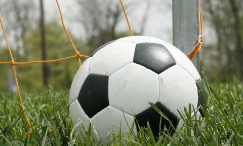 ACHTKLAPPER TEGEN 'T 4E